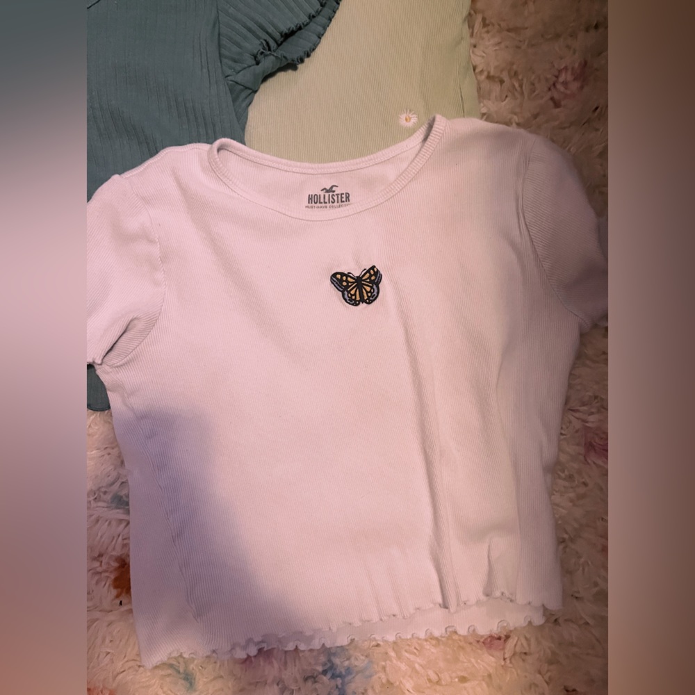 FOUR summer tops from Hollister!! - Picture 2 of 4